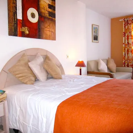 Ch 1 E 2 Two Up To 10 Guests Casa Da Horta, T1 & T2 * Албуфейра